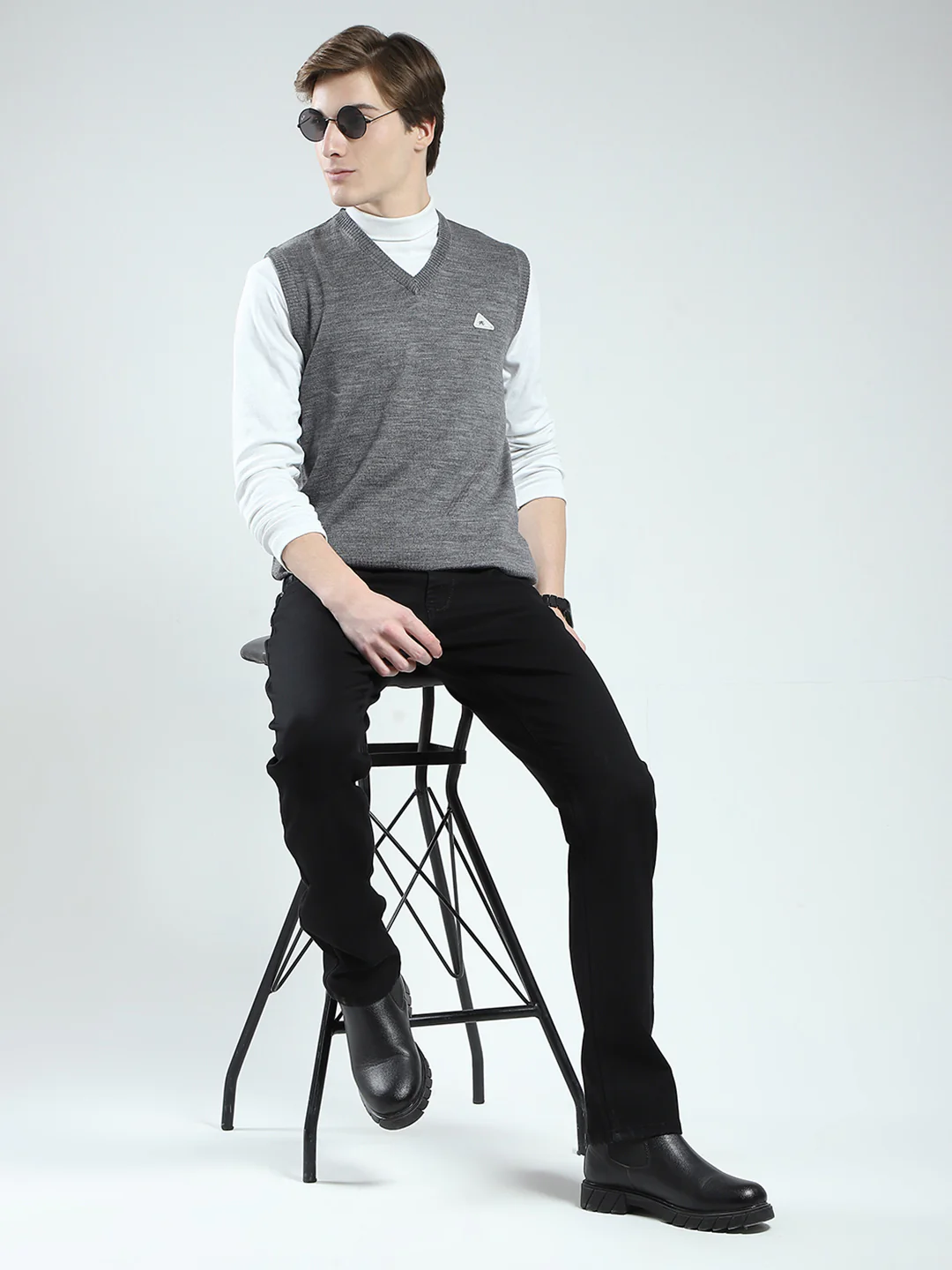 Men Grey Solid V Neck Sleeveless Sweater - Image 2
