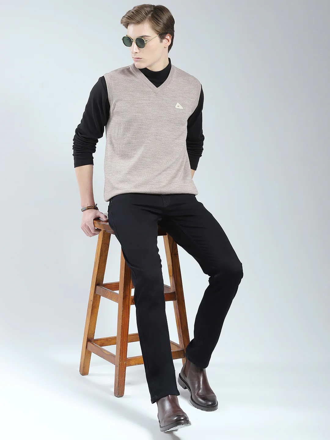 Men Grey Solid V Neck Sleeveless Sweater - Image 2
