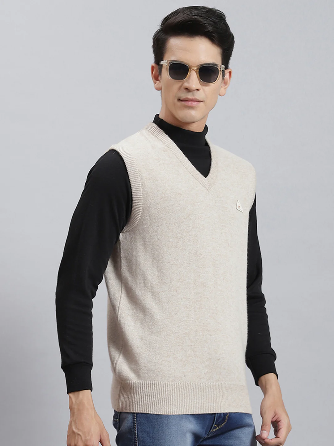 Men Grey Solid V Neck Sleeveless Sweaters/Pullovers - Image 4