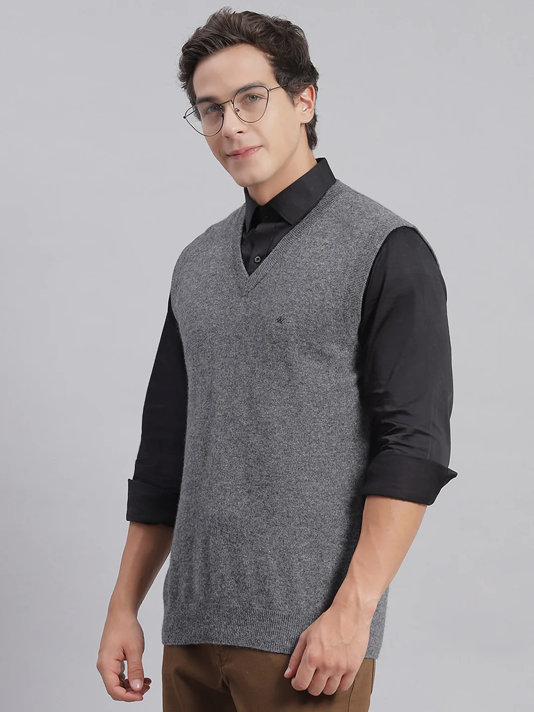 Men Grey Solid V Neck Sleeveless Sweaters/Pullovers - Image 4