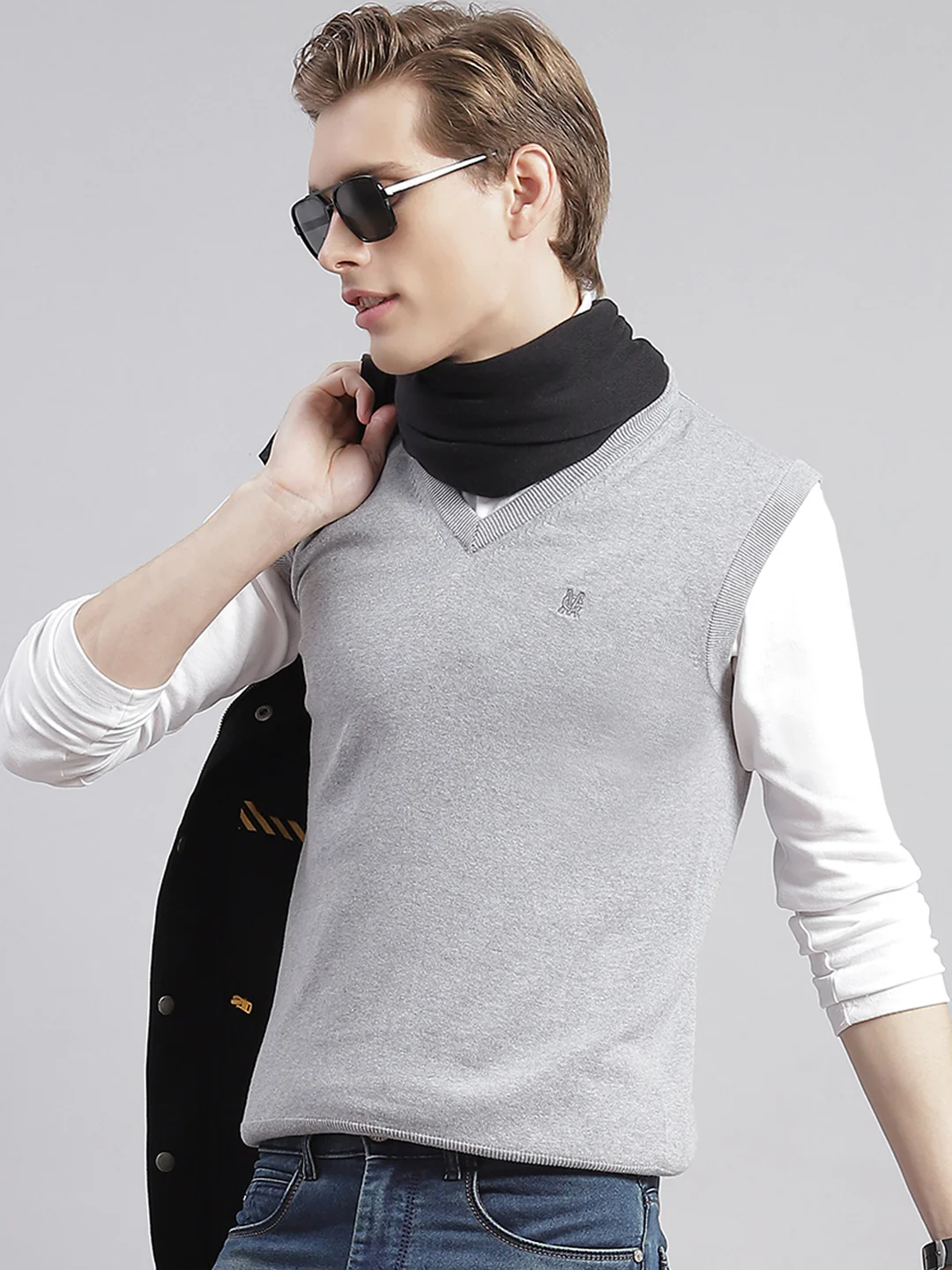 Men Grey Solid V Neck Sleeveless Sweaters/Pullovers - Image 2