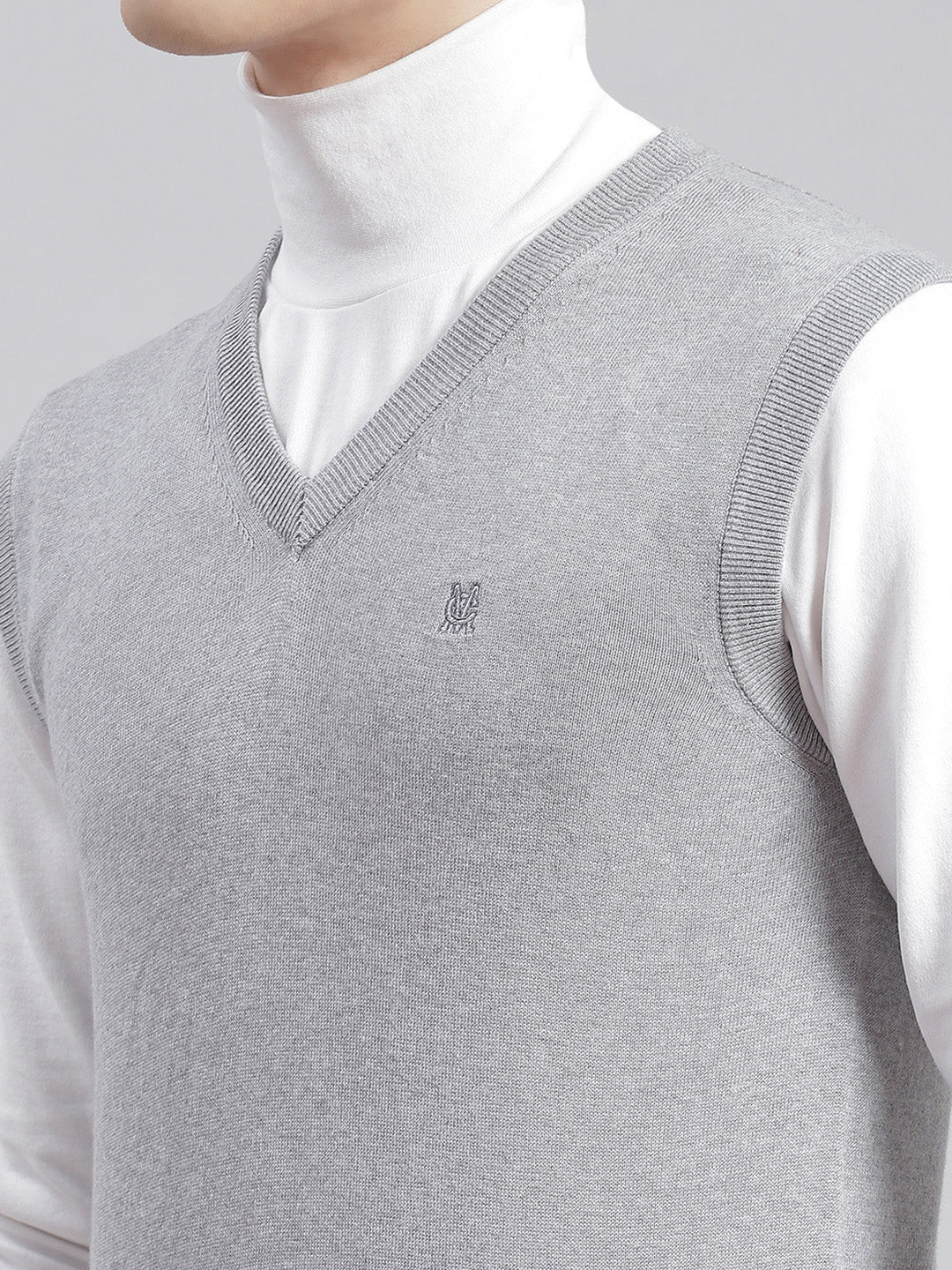 Men Grey Solid V Neck Sleeveless Sweaters/Pullovers - Image 7
