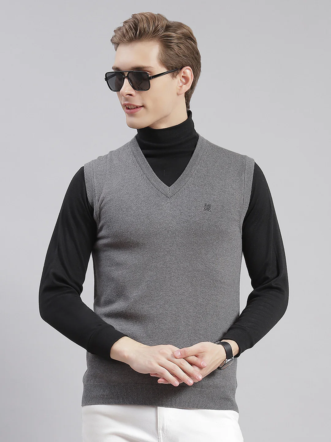 Men Grey Solid V Neck Sleeveless Sweaters/Pullovers - Image 2