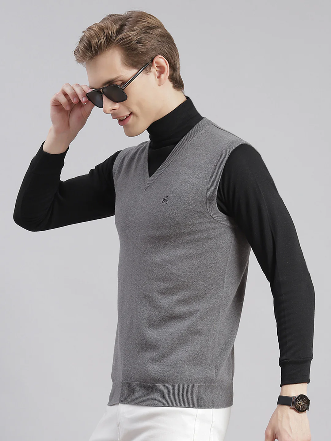 Men Grey Solid V Neck Sleeveless Sweaters/Pullovers - Image 3