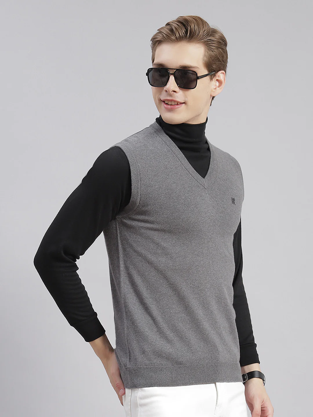 Men Grey Solid V Neck Sleeveless Sweaters/Pullovers - Image 4
