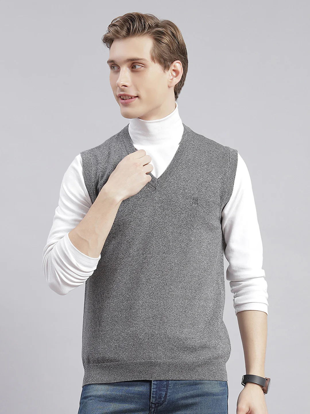 Men Grey Solid V Neck Sleeveless Sweaters/Pullovers - Image 2