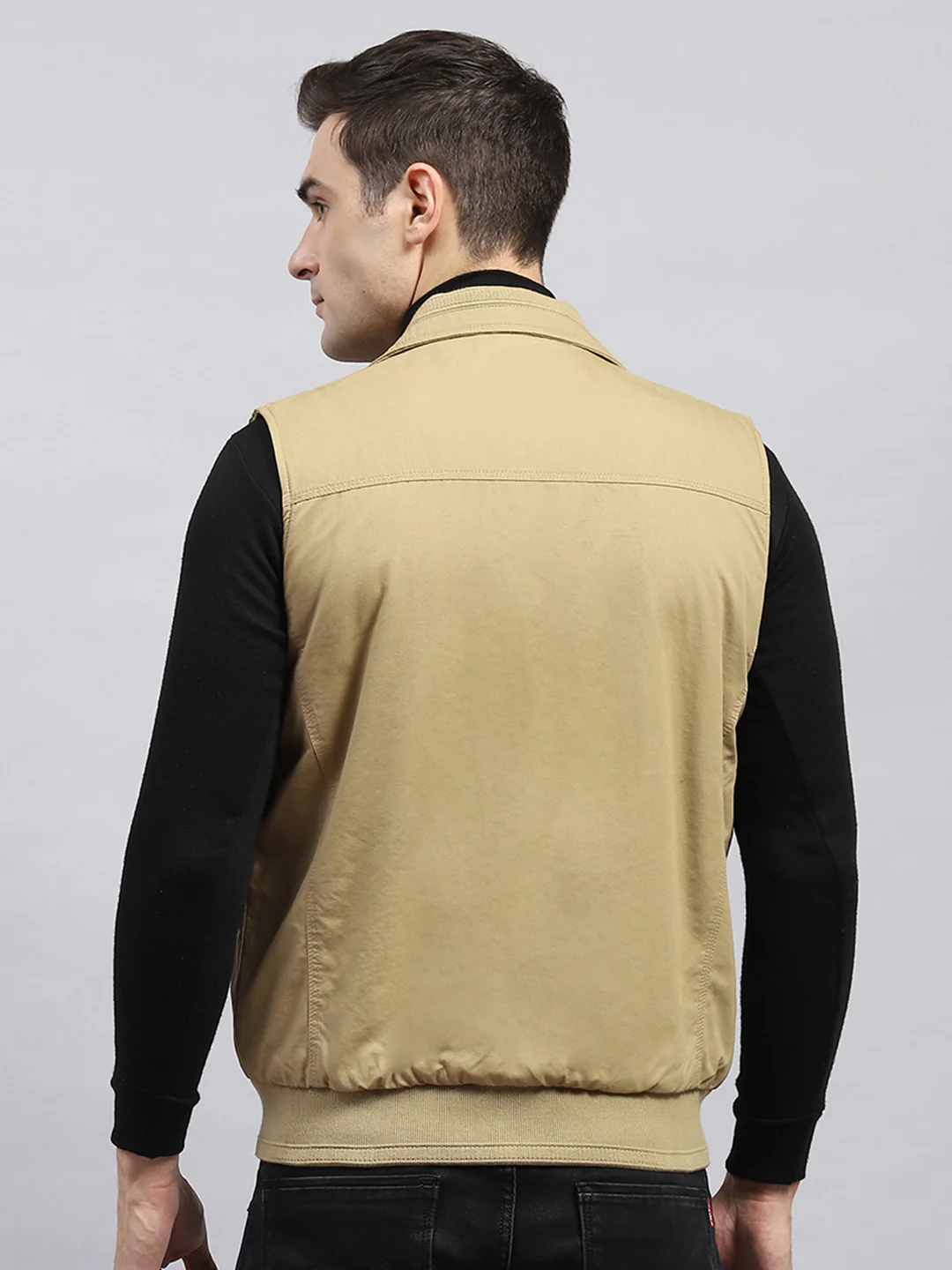 Men Khaki Solid Collar Sleeveless Jacket - Image 5