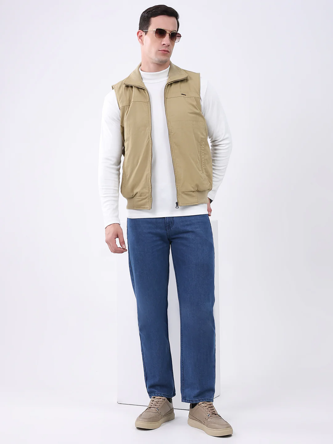 Men Khaki Solid Collar Sleeveless Jacket - Image 2
