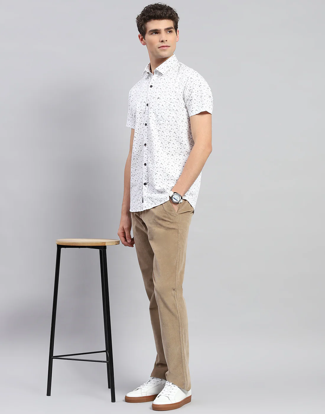 Men Khaki Solid Regular Fit Trouser - Image 2