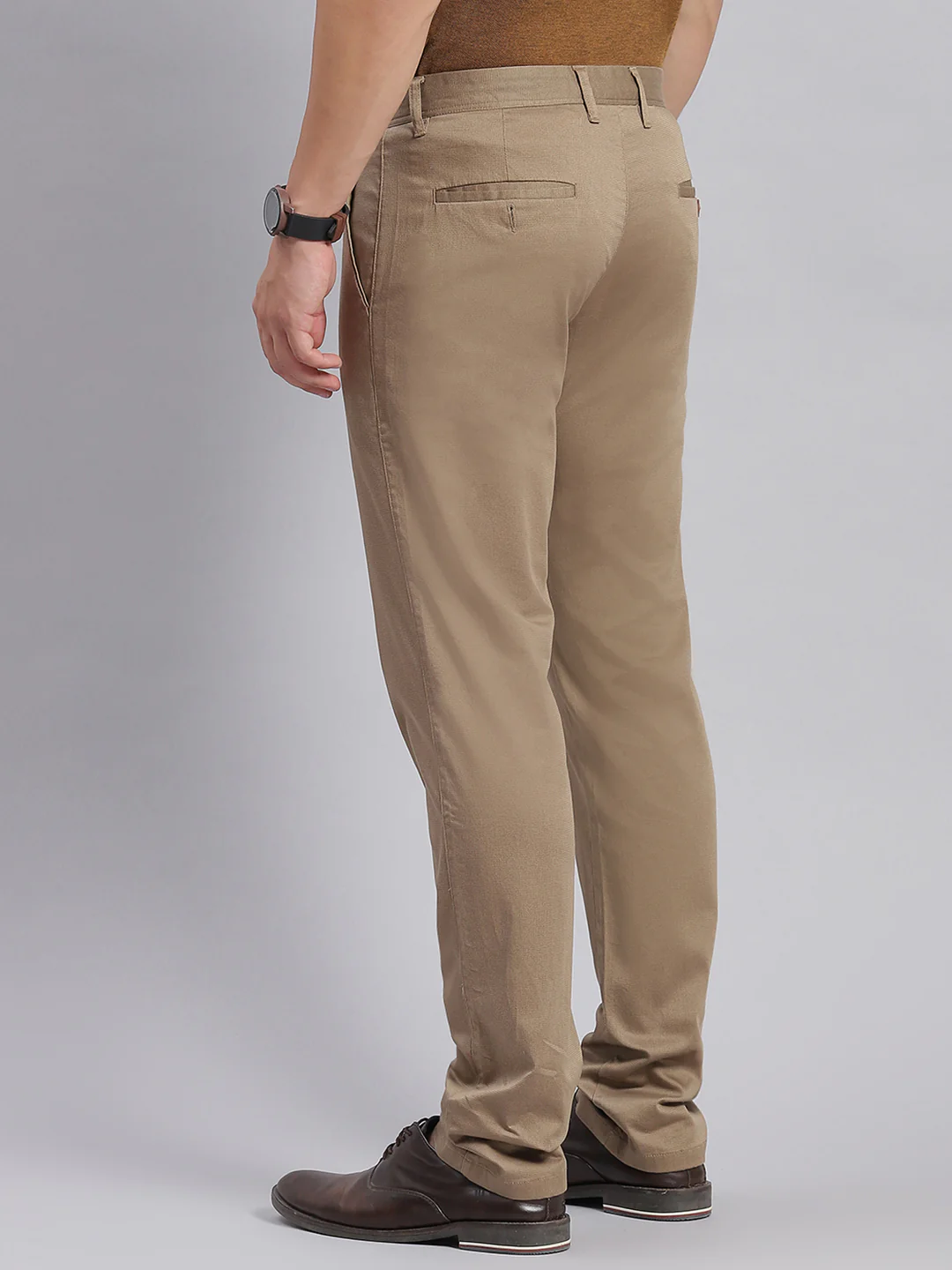 Men Khaki Solid Regular Fit Trousers - Image 5