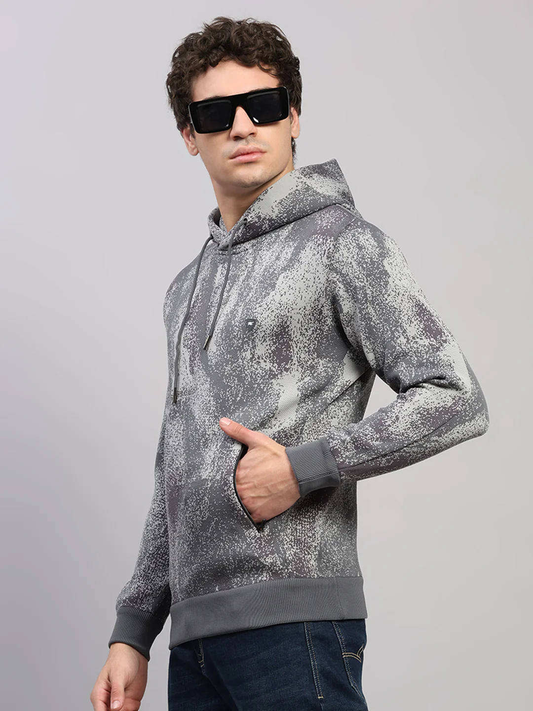 Men Light Grey Printed Hooded Full Sleeve Pullover - Image 3