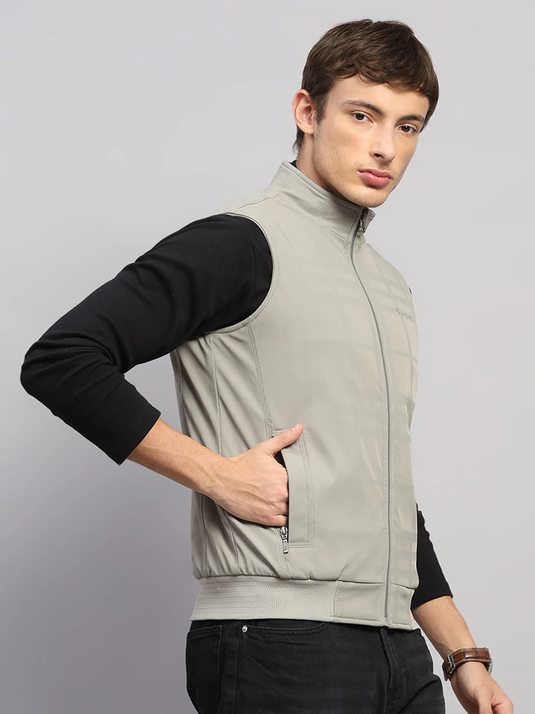 Men Light Grey Solid Collar Sleeveless Jacket - Image 4