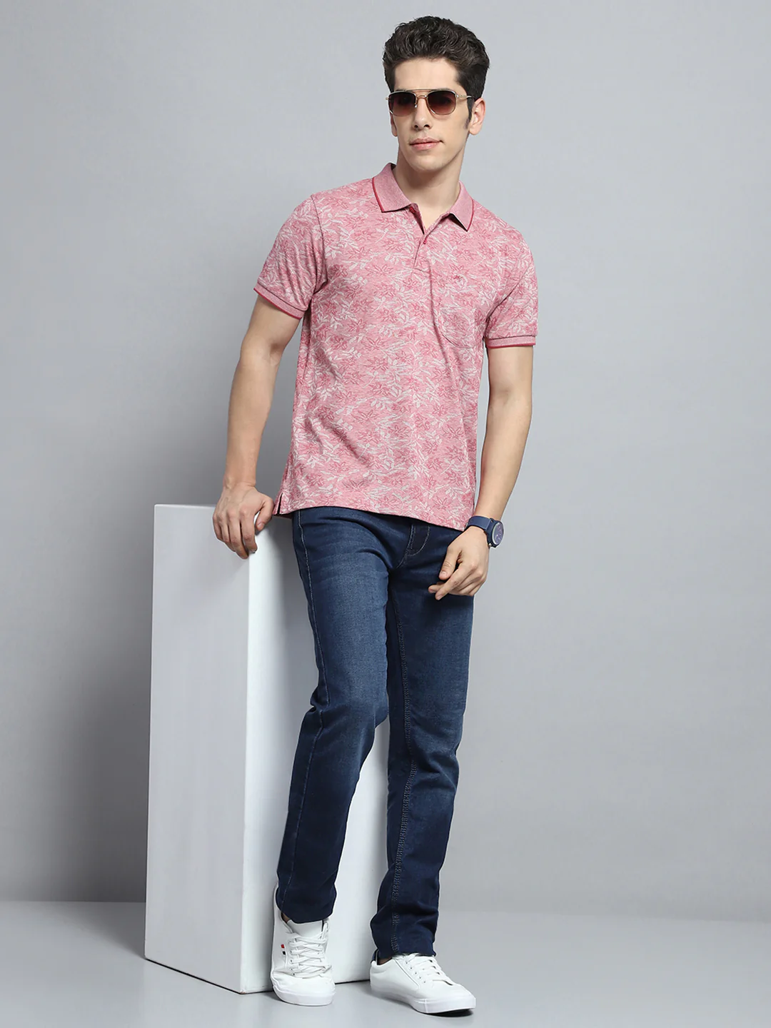Men Magenta Stripe Collar Half Sleeve T-Shirt - Image 2