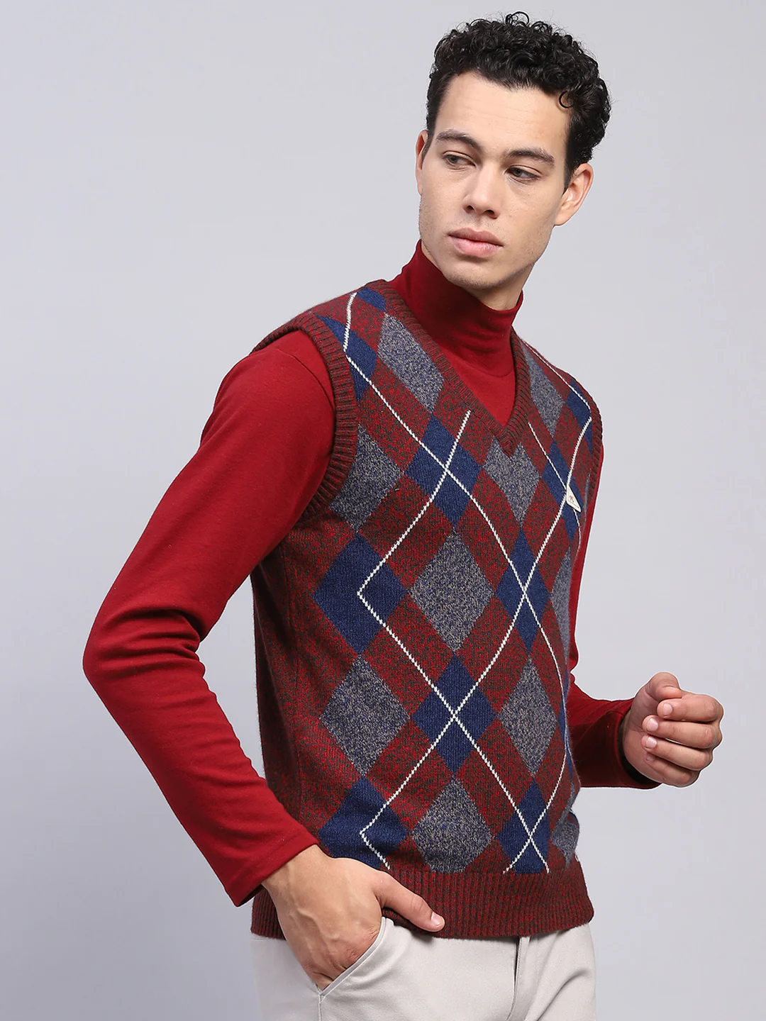 Men Maroon Geometric V Neck Sleeveless Sweater - Image 4