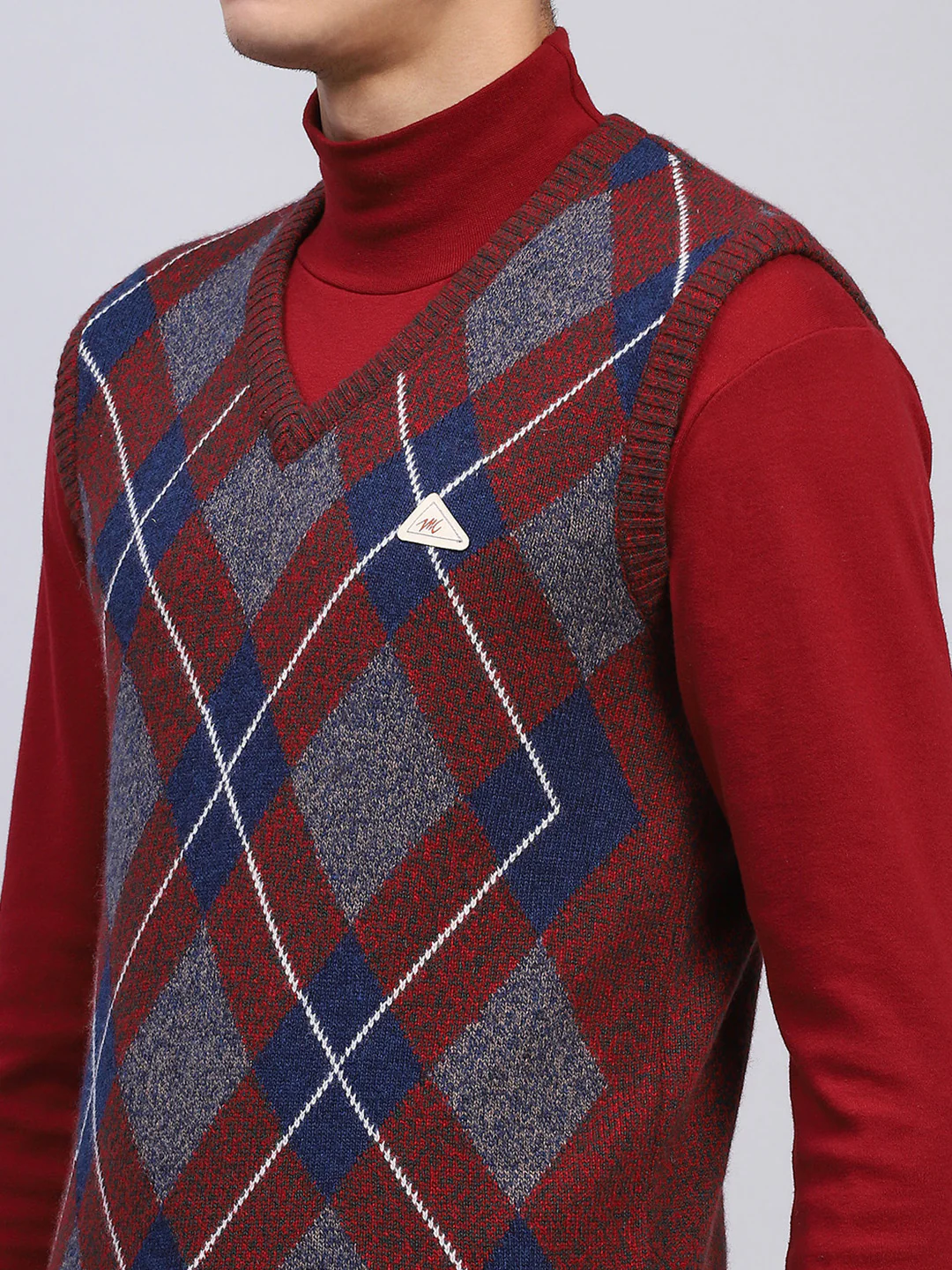 Men Maroon Geometric V Neck Sleeveless Sweater - Image 6