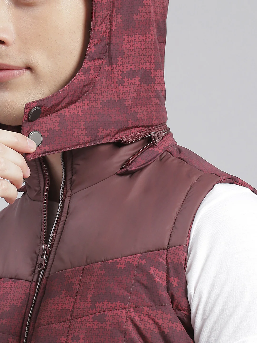 Men Maroon Printed Hooded Sleeveless Jackets - Image 8