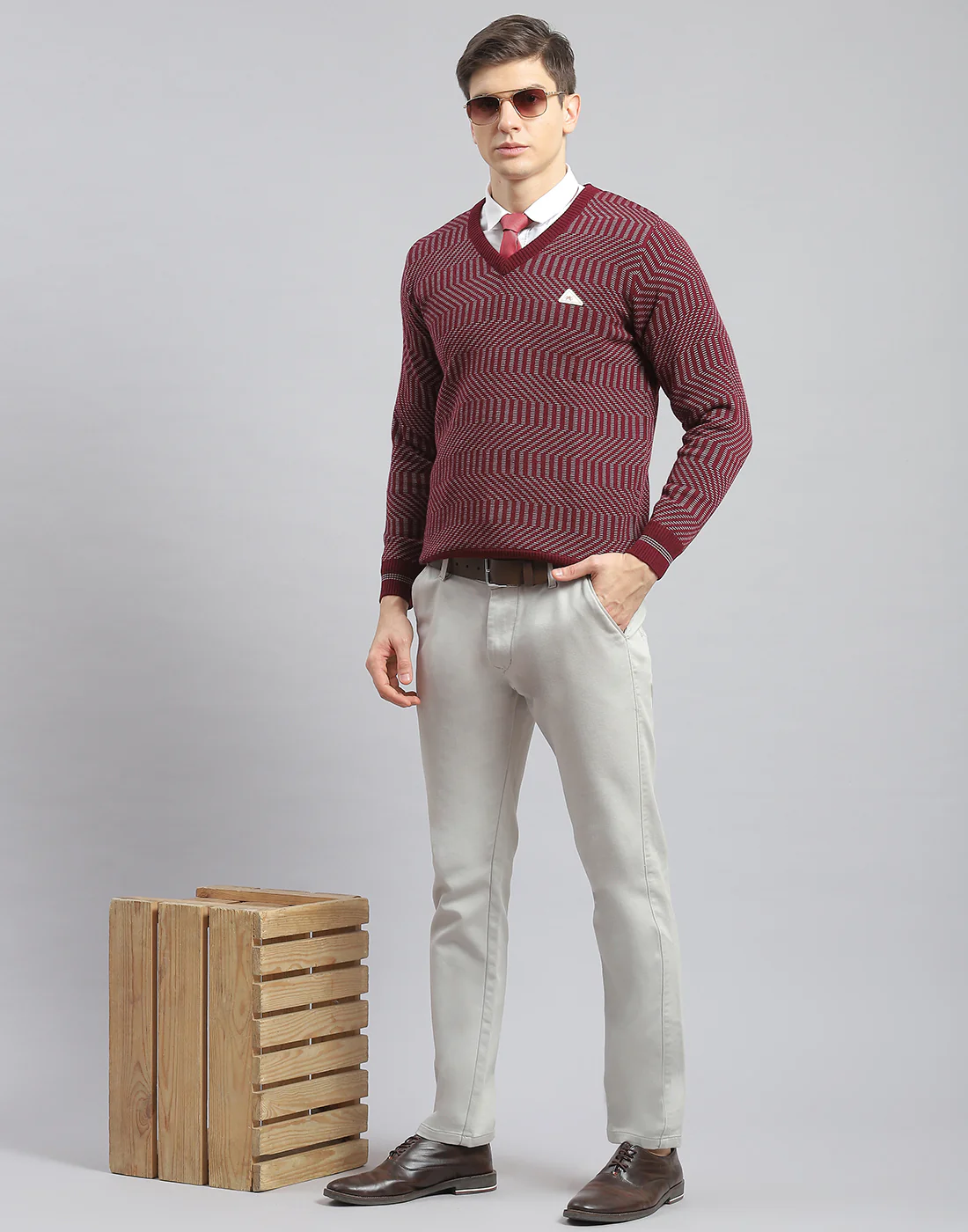Men Maroon Self Design V Neck Full Sleeve Pullover - Image 2