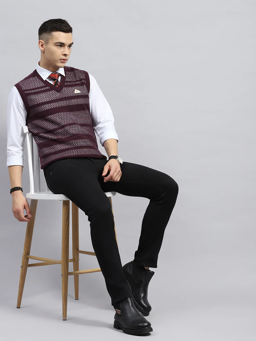 Men Maroon Self Design V Neck Sleeveless Sweater - Image 2