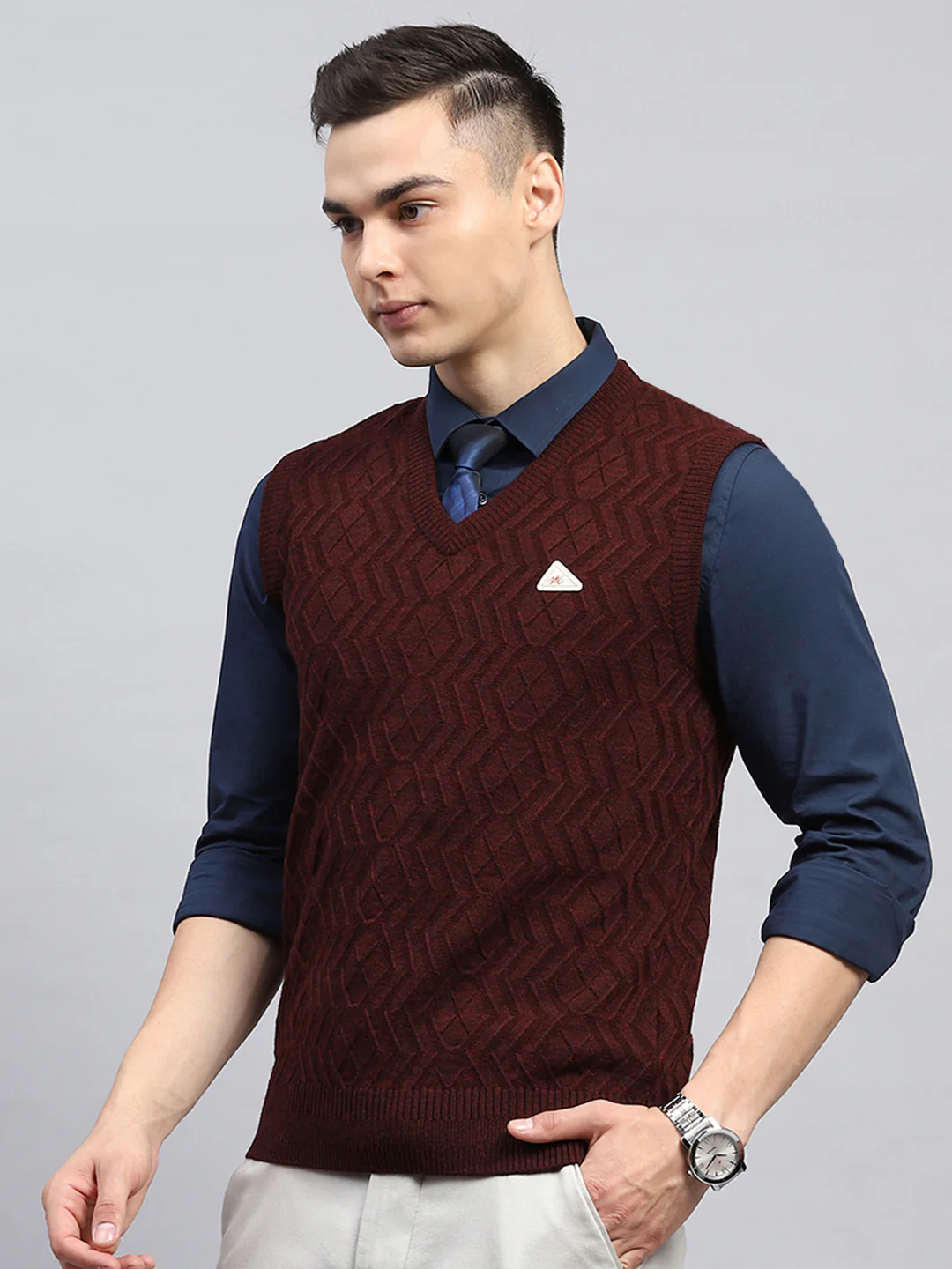 Men Maroon Self Design V Neck Sleeveless Sweater - Image 3