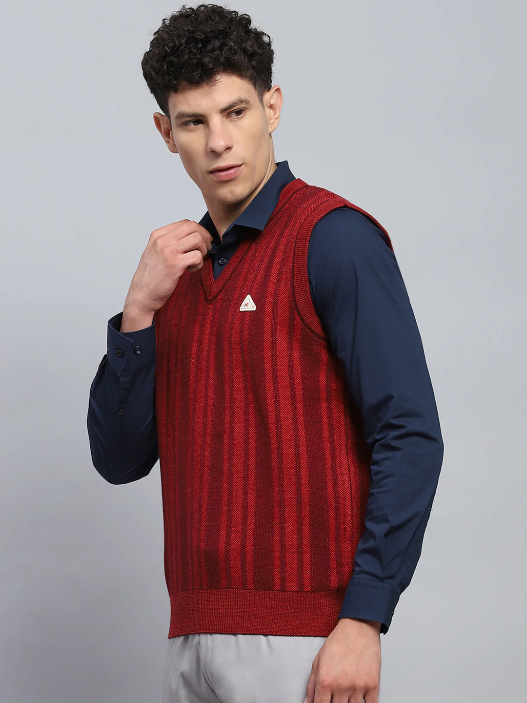 Men Maroon Self Design V Neck Sleeveless Sweater - Image 3