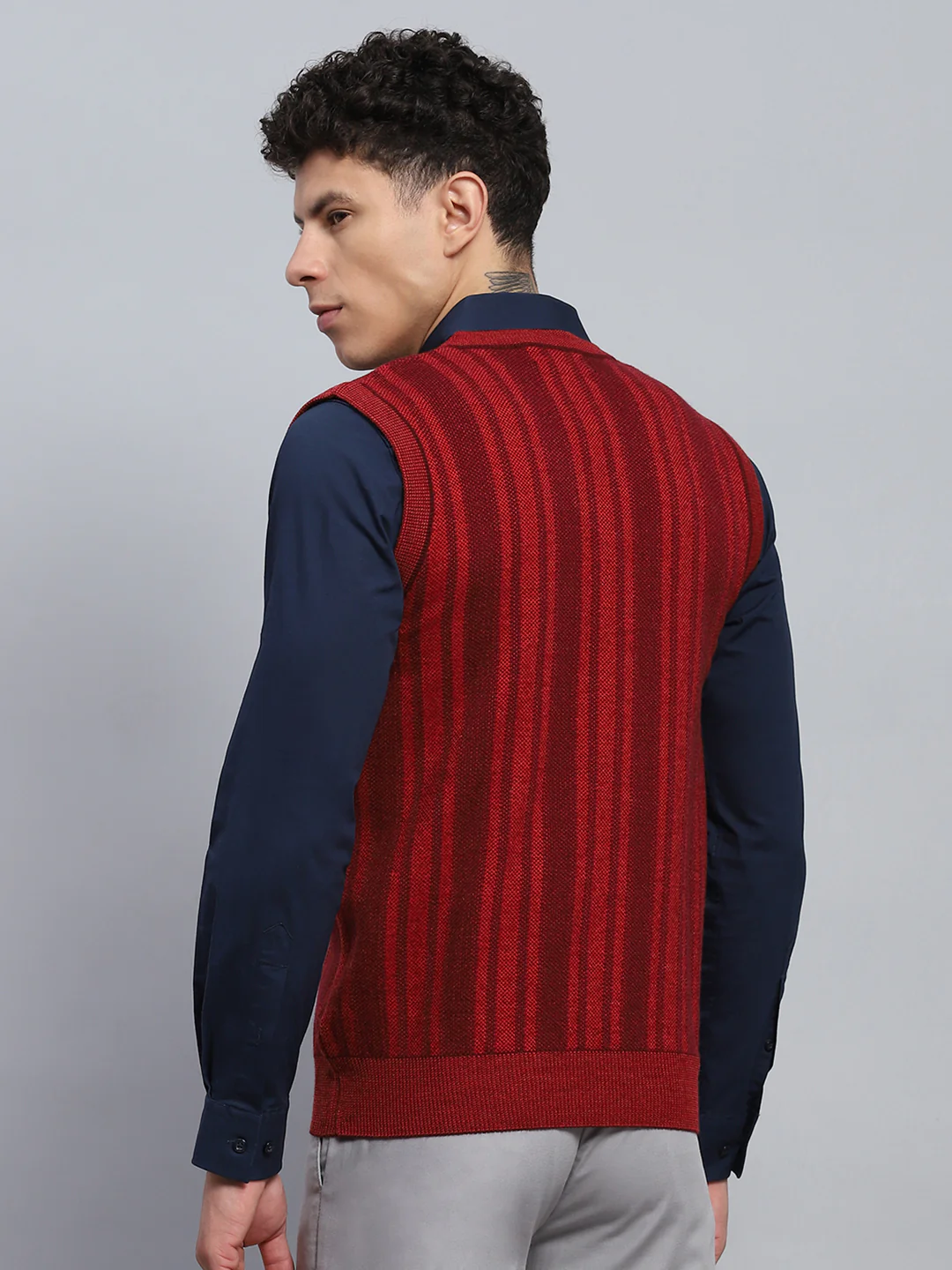 Men Maroon Self Design V Neck Sleeveless Sweater - Image 5