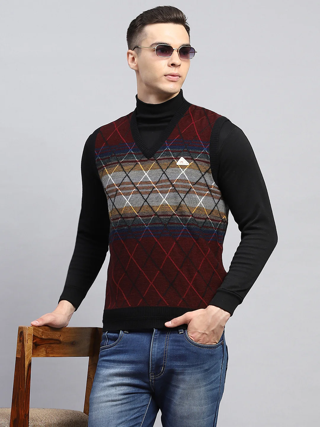 Men Maroon Self Design V Neck Sleeveless Sweater - Image 6