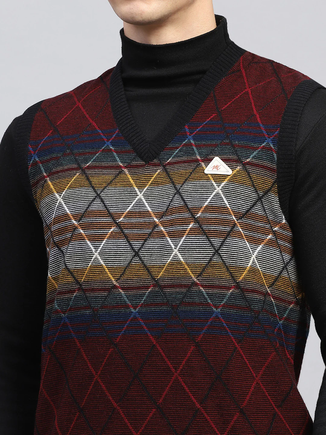 Men Maroon Self Design V Neck Sleeveless Sweater - Image 7
