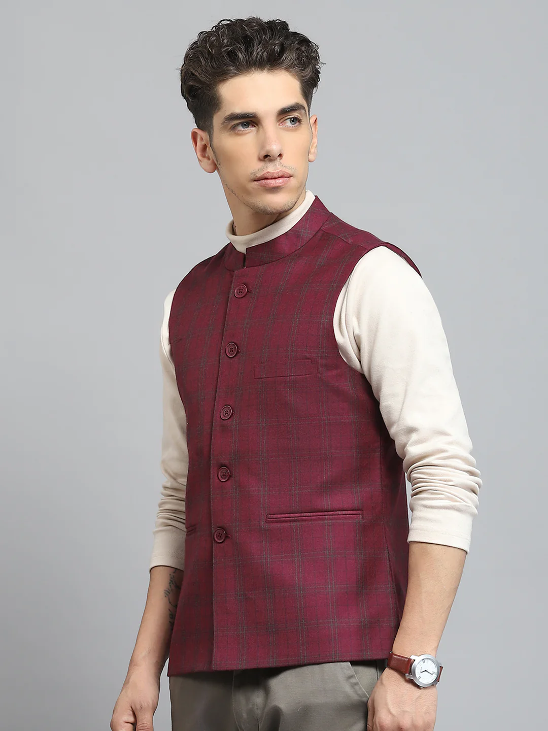Men Maroon Solid Band Collar Sleeveless Jacket - Image 3