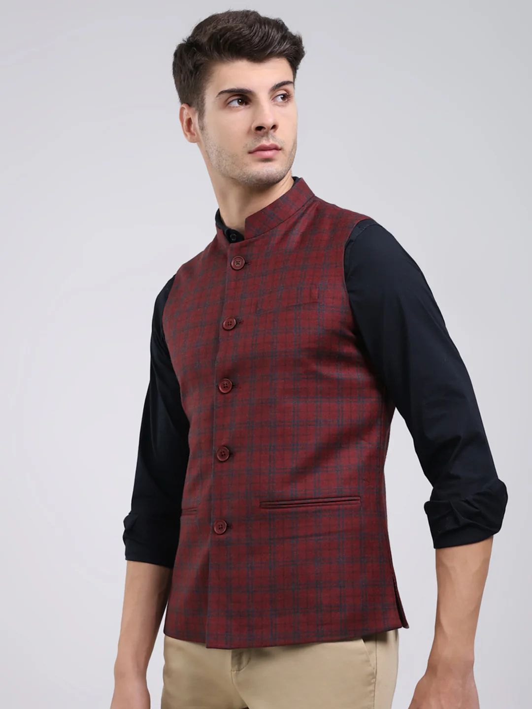 Men Maroon Solid Band Neck Sleeveless Jacket - Image 3