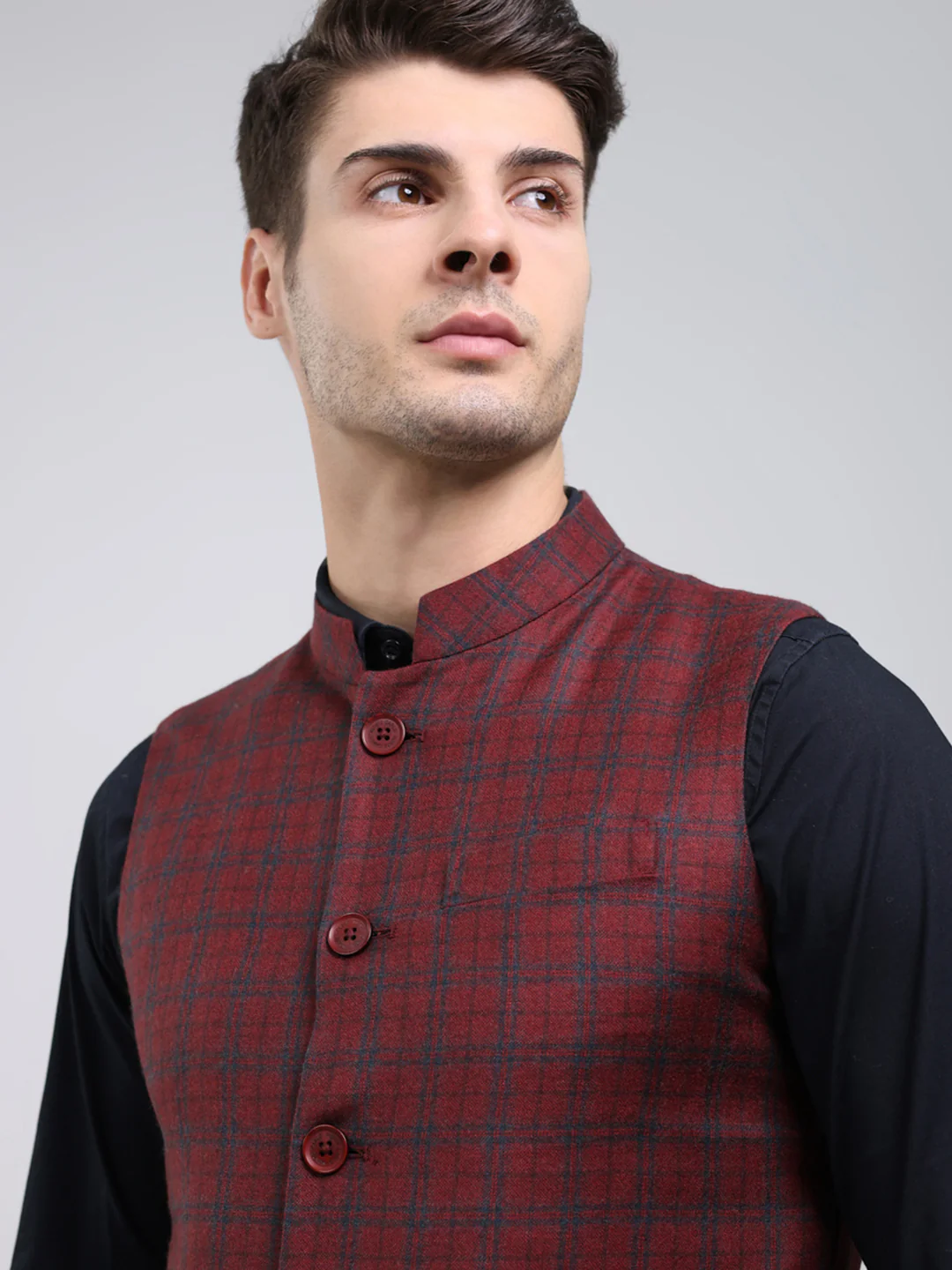Men Maroon Solid Band Neck Sleeveless Jacket - Image 6