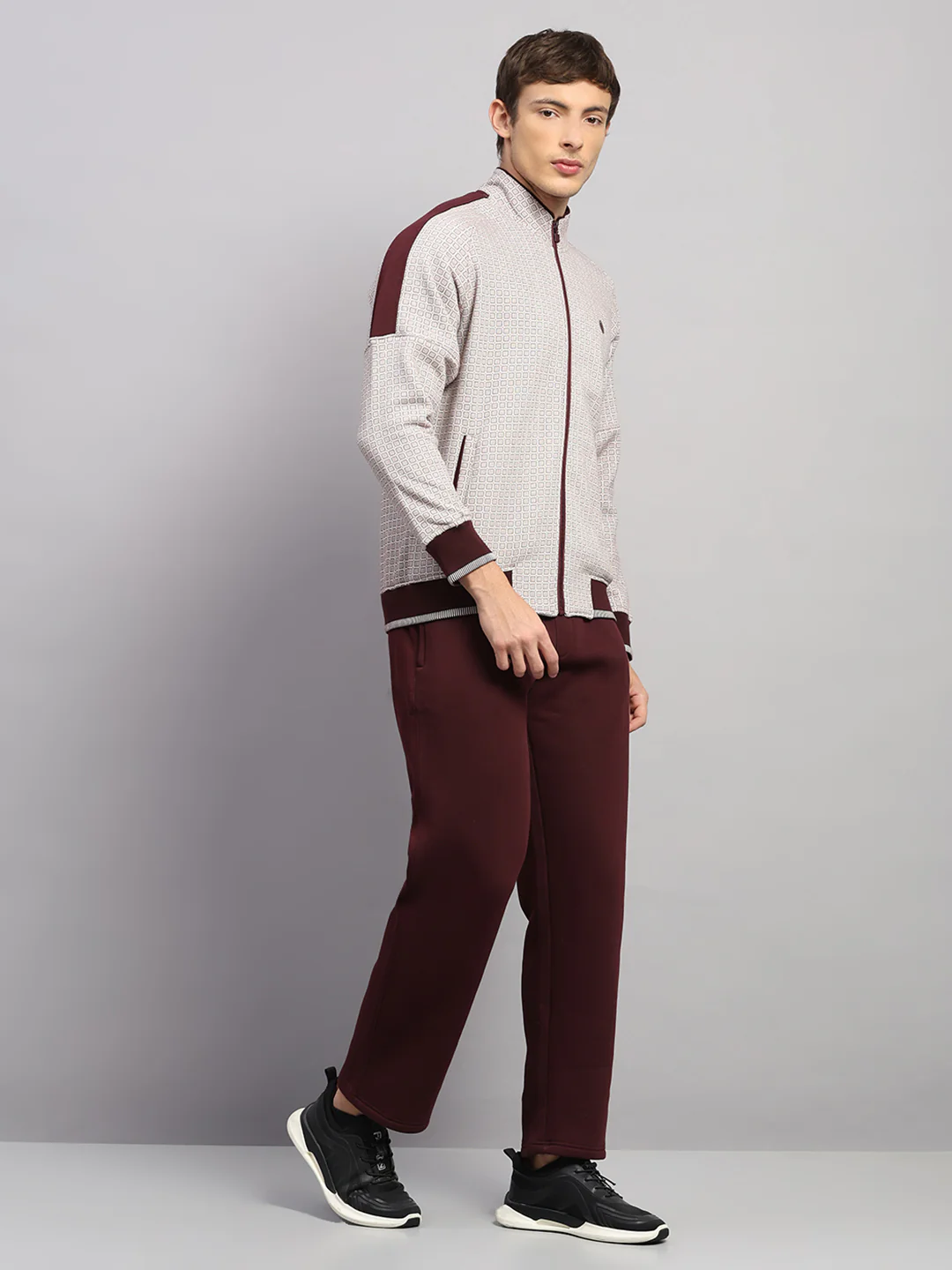 Men Maroon Solid Collar Full Sleeve Winter Tracksuit - Image 4