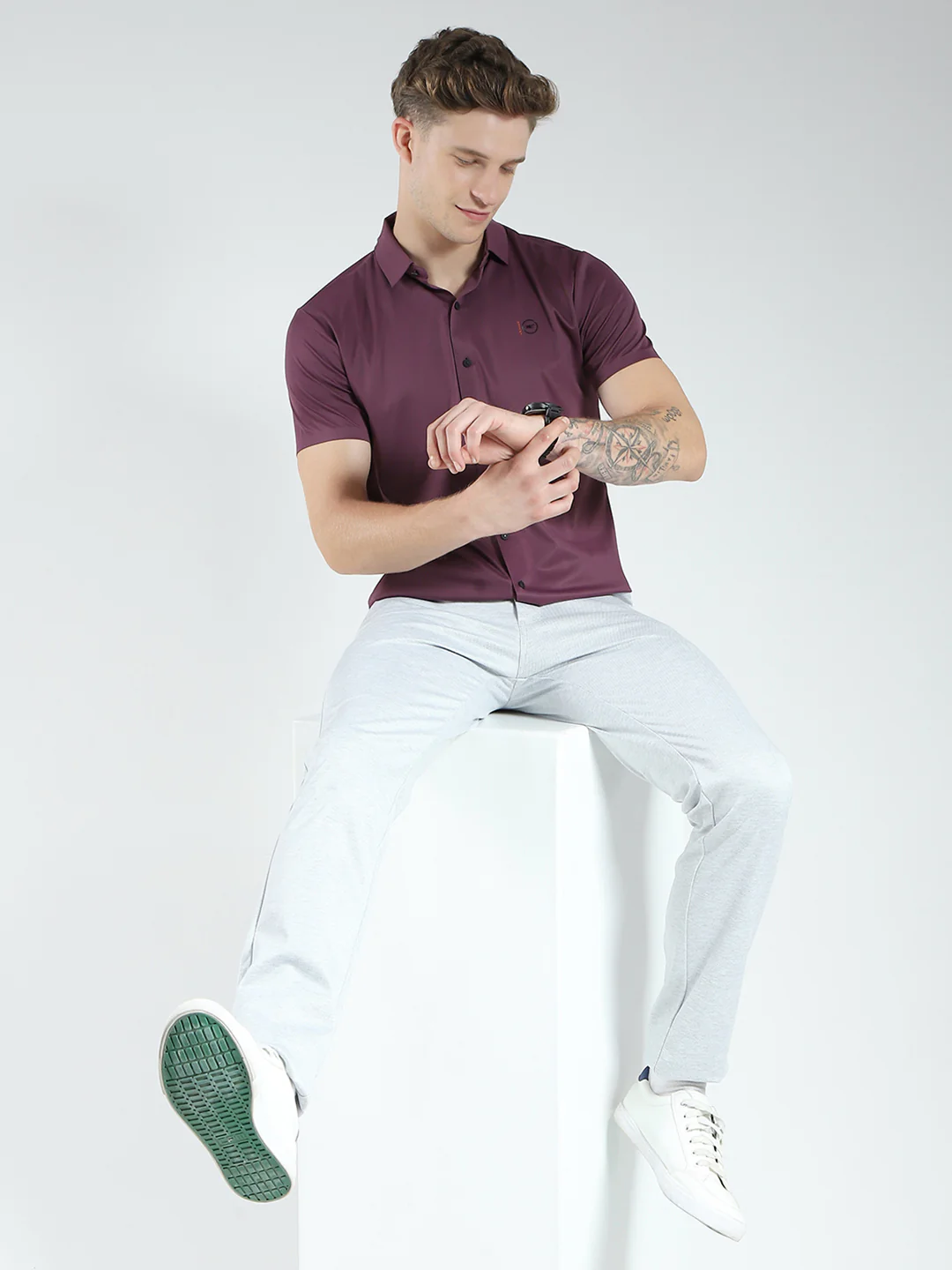 Men Maroon Solid Collar Half Sleeve Shirt - Image 2