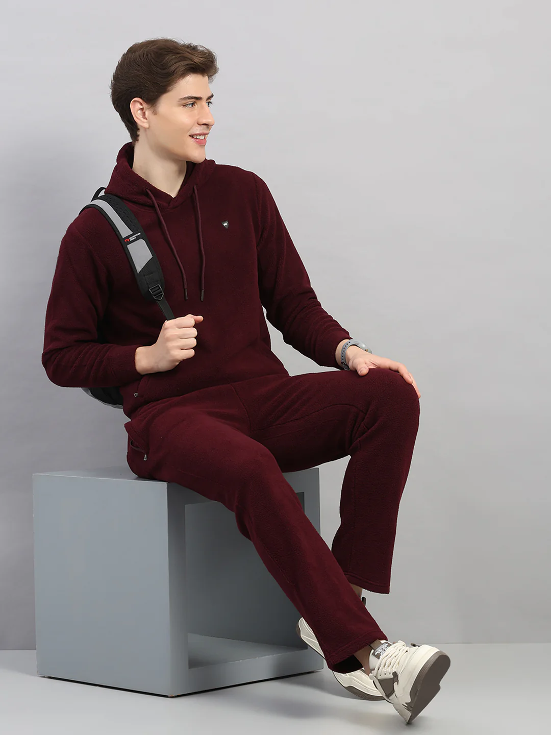 Men Maroon Solid Hooded Full Sleeve Winter Tracksuit - Image 2