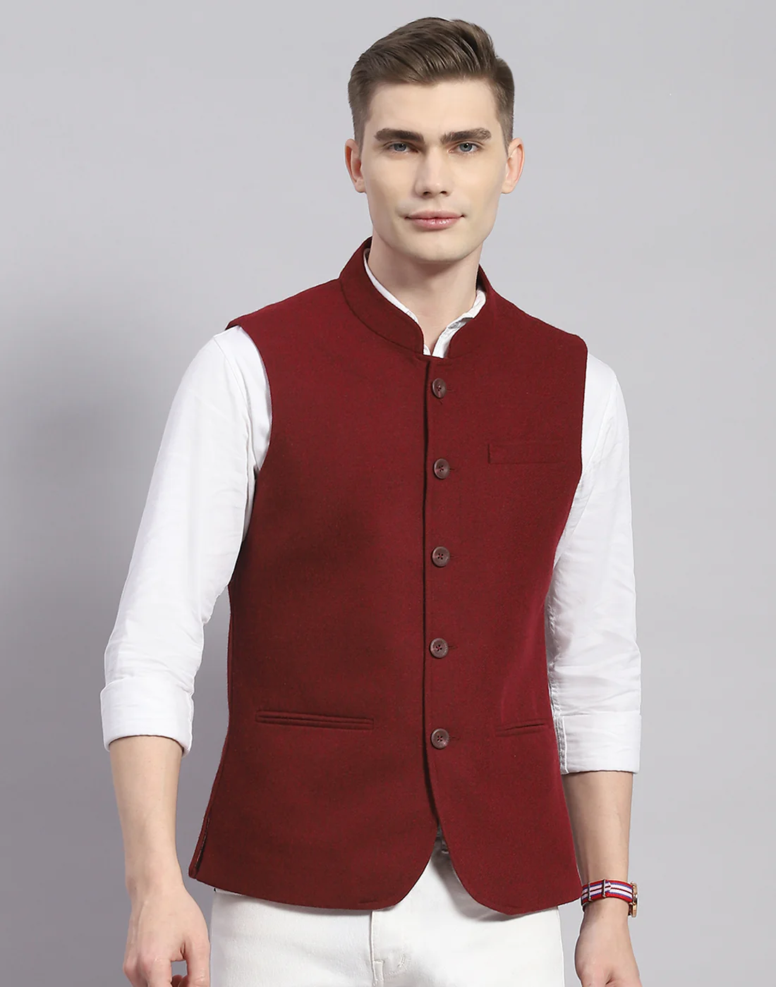 Men Maroon Solid Mandarin Collar Sleeveless Nehru Jacket - Image 2