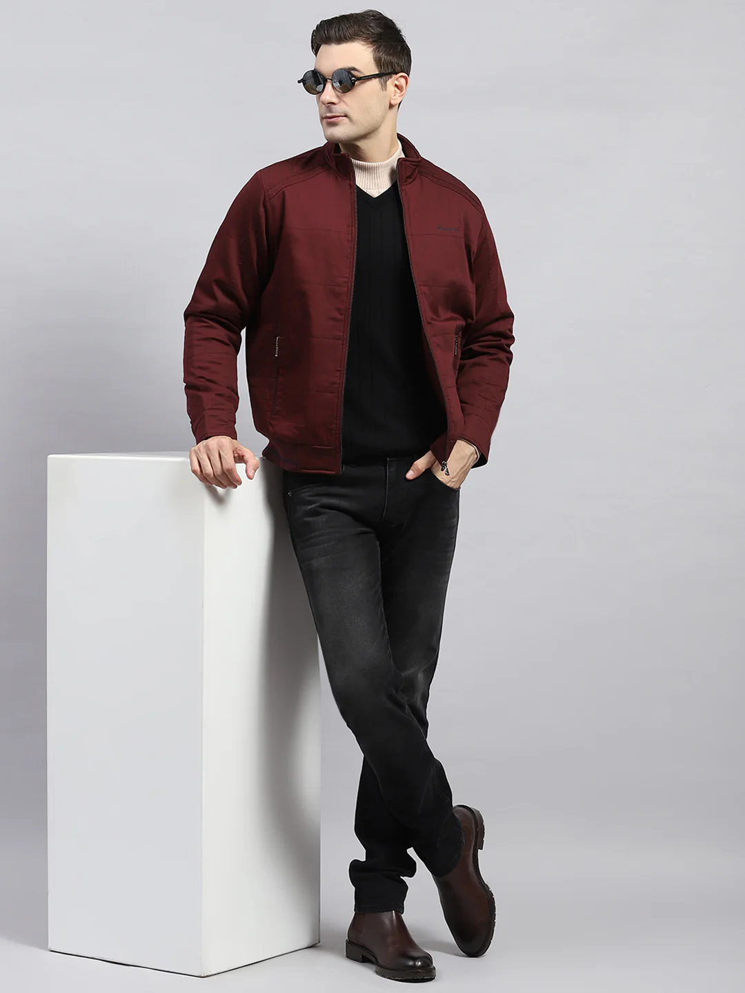 Men Maroon Solid Mock Neck Full Sleeve Jacket - Image 2