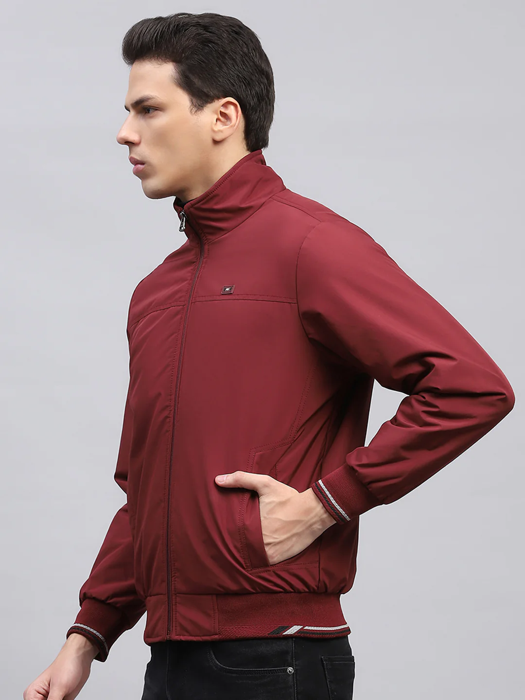 Men Maroon Solid Mock Neck Full Sleeve Jacket - Image 4