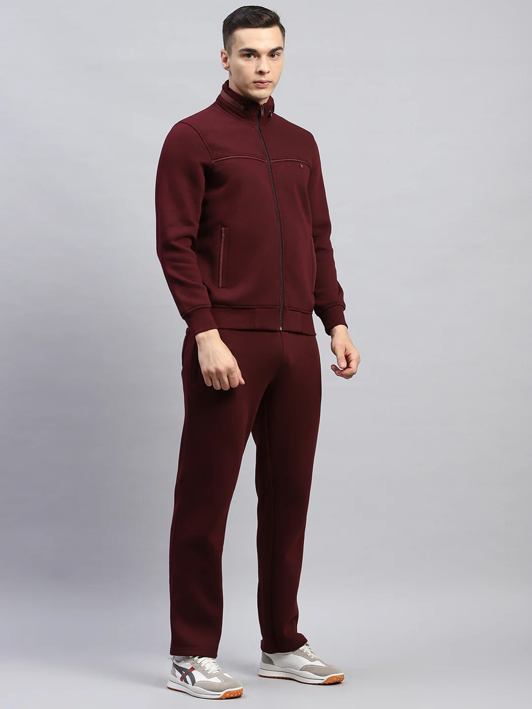 Men Maroon Solid Mock Neck Full Sleeve Winter Tracksuit - Image 4