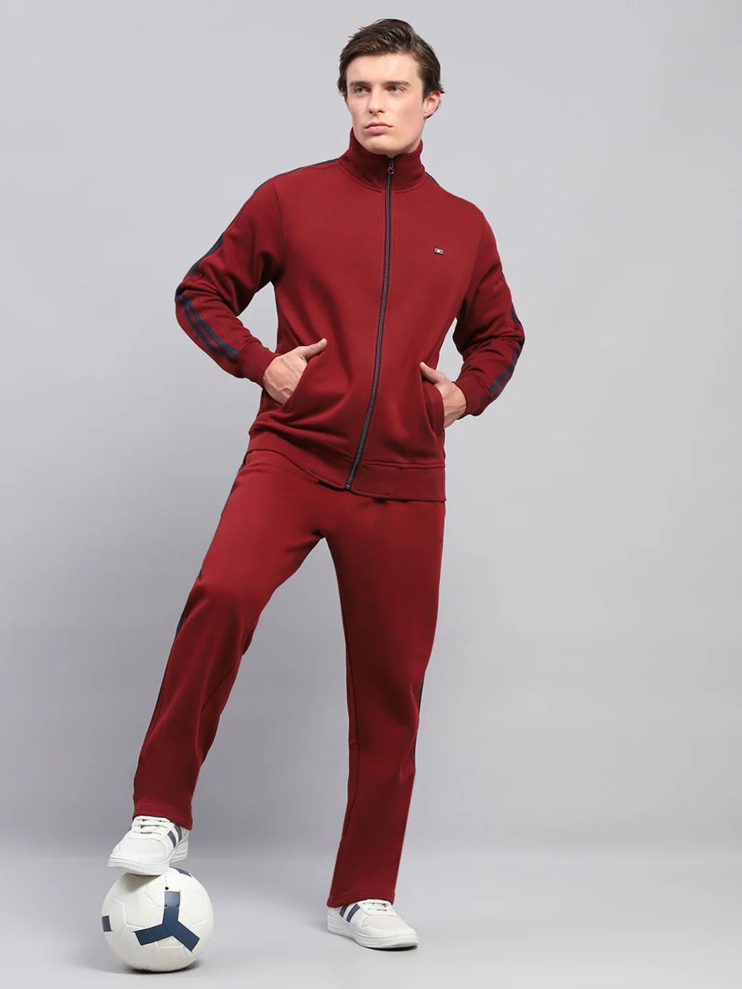 Men Maroon Solid Mock Neck Full Sleeve Winter Tracksuit - Image 2