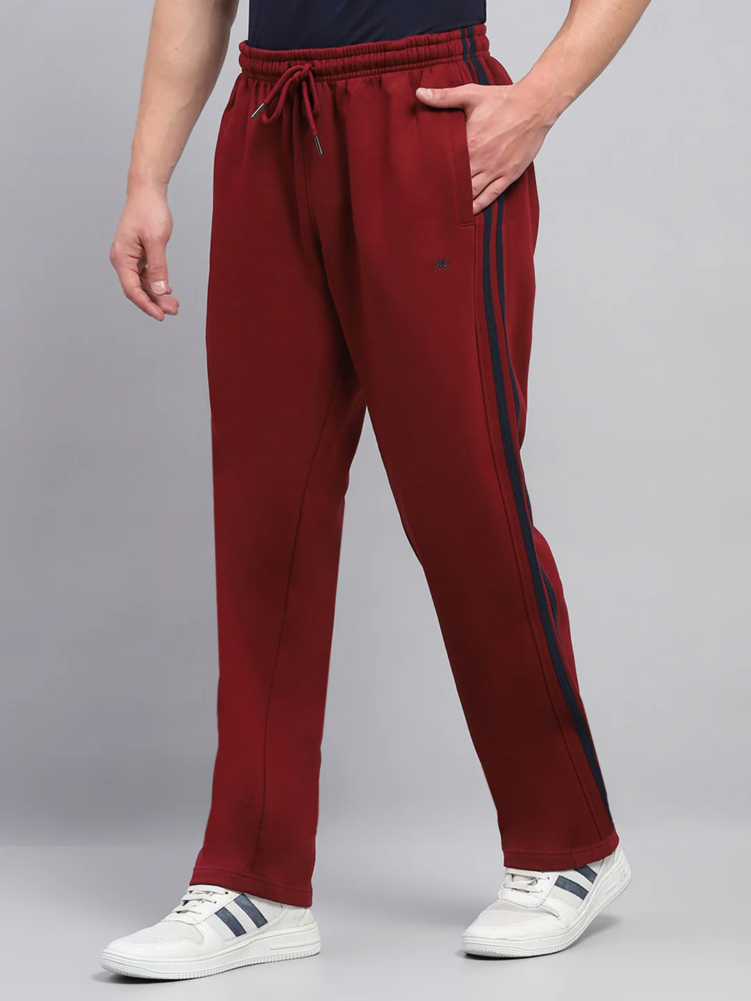 Men Maroon Solid Mock Neck Full Sleeve Winter Tracksuit - Image 7