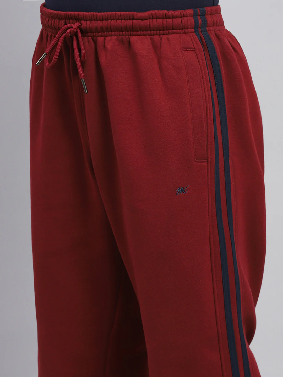Men Maroon Solid Mock Neck Full Sleeve Winter Tracksuit - Image 8