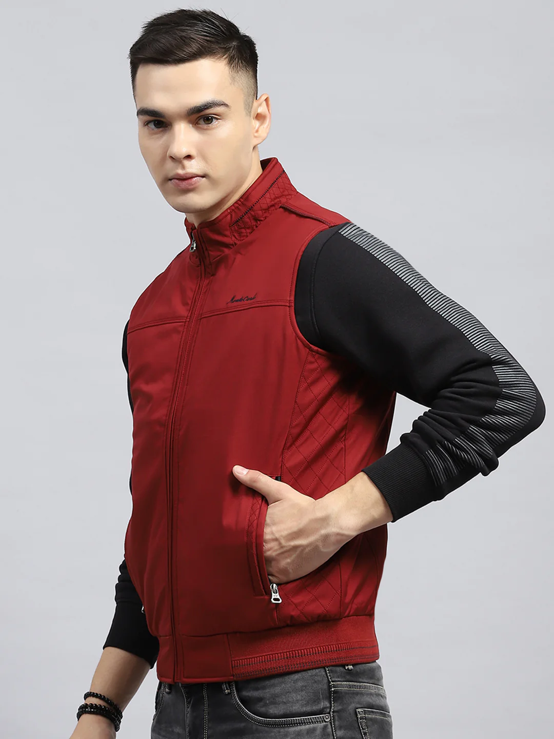 Men Maroon Solid Mock Neck Sleeveless Jacket - Image 3
