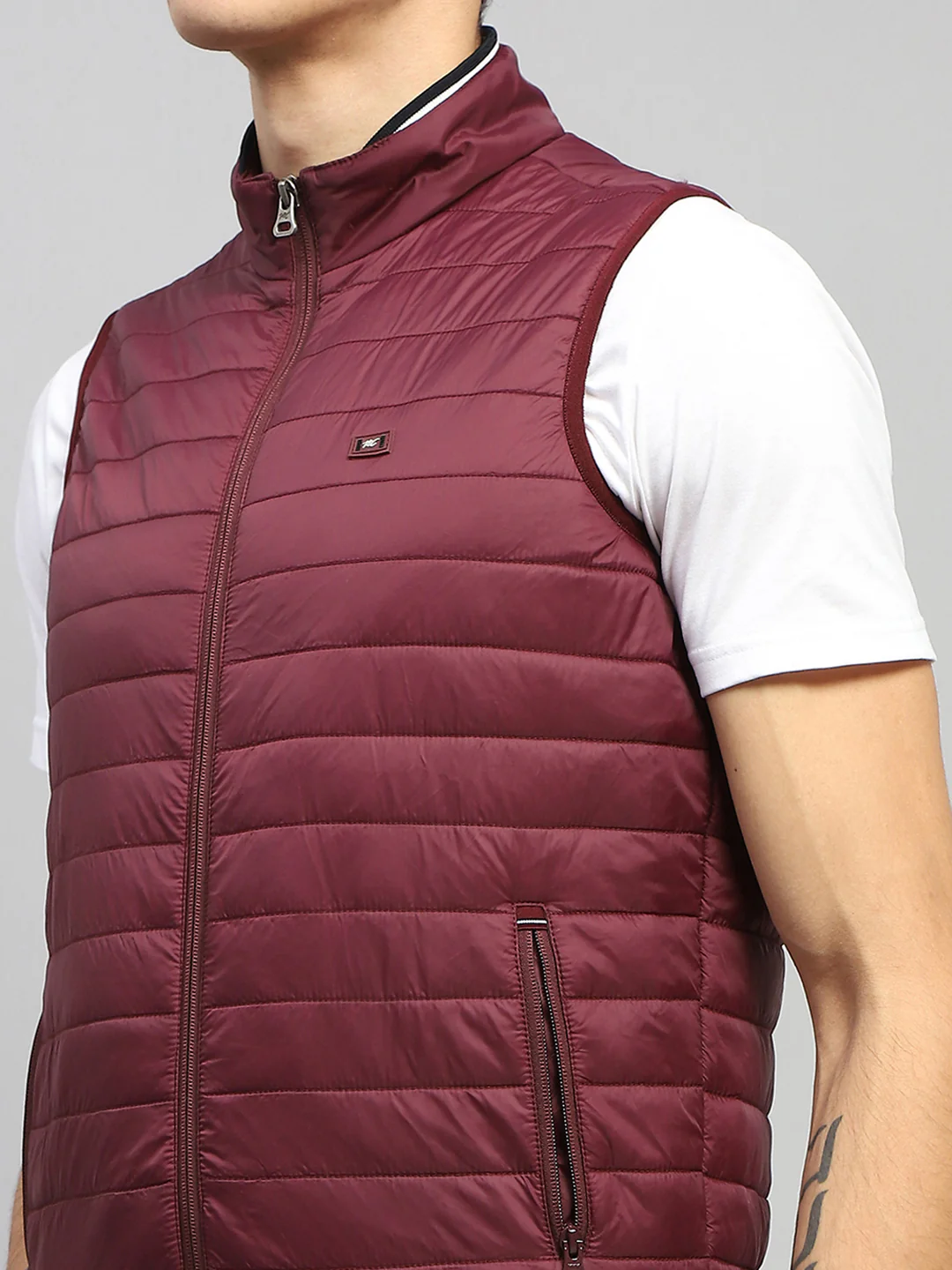 Men Maroon Solid Mock Neck Sleeveless Jacket - Image 6