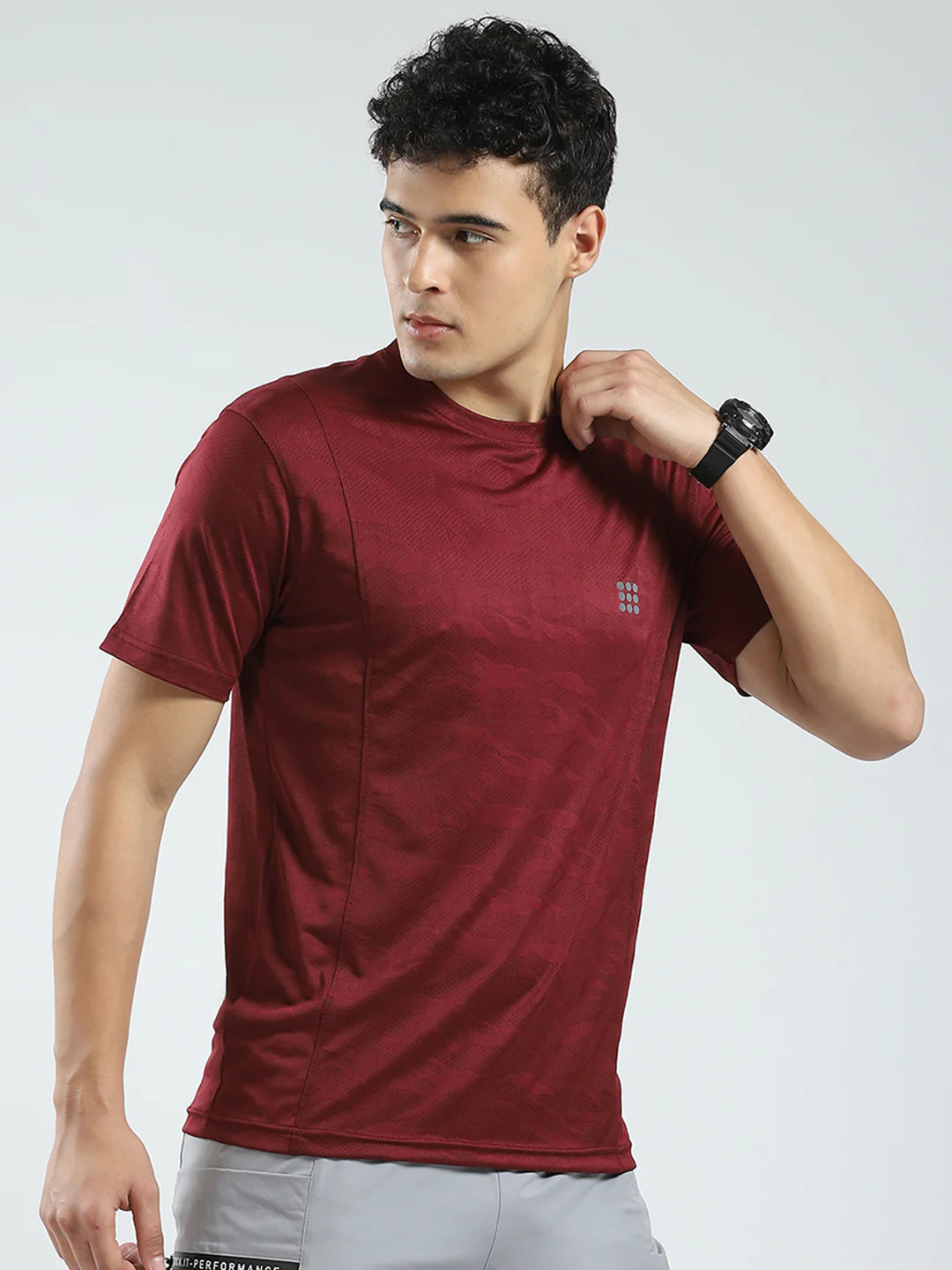 Rock.it Men Maroon Solid Round Neck Half Sleeve T-Shirt - Image 4