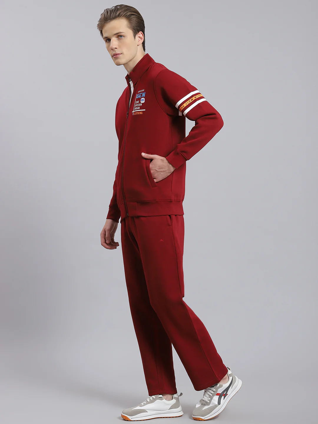 Men Maroon Solid Stand Collar Full Sleeve Tracksuit - Image 3