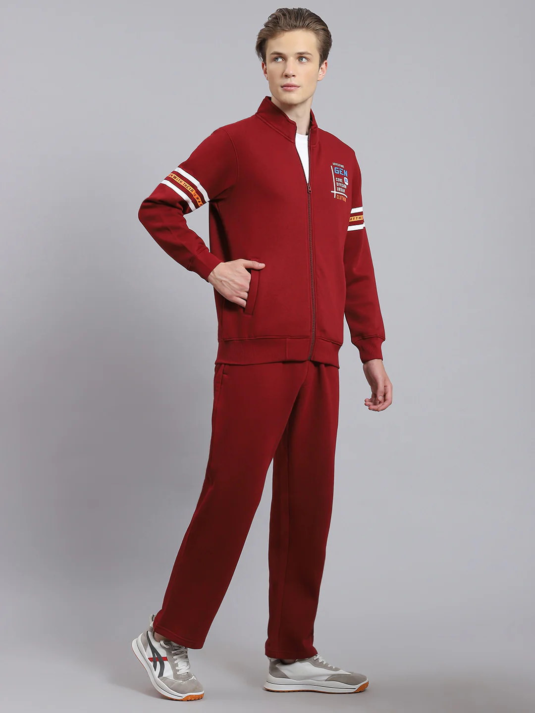 Men Maroon Solid Stand Collar Full Sleeve Tracksuit - Image 4