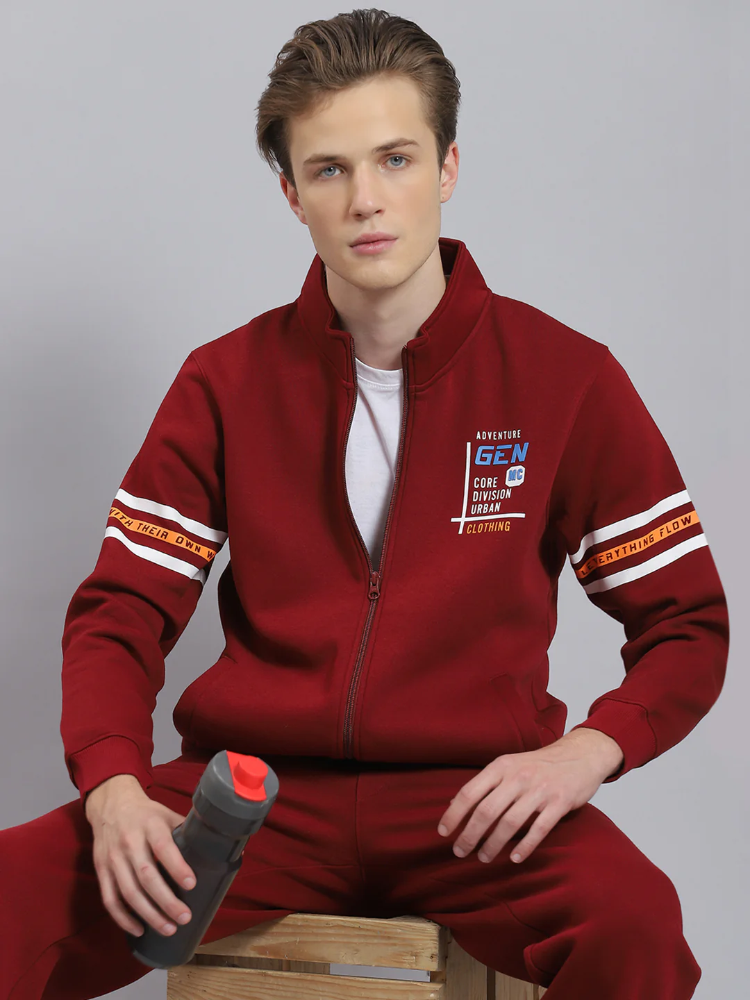 Men Maroon Solid Stand Collar Full Sleeve Tracksuit - Image 5