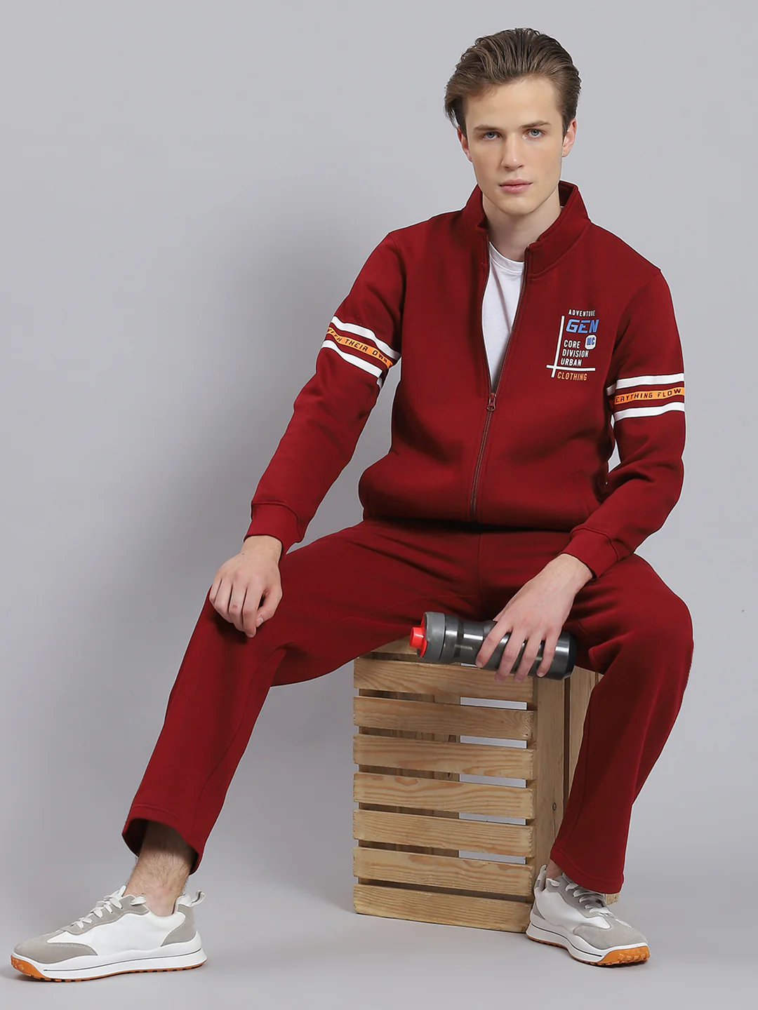 Men Maroon Solid Stand Collar Full Sleeve Tracksuit - Image 6
