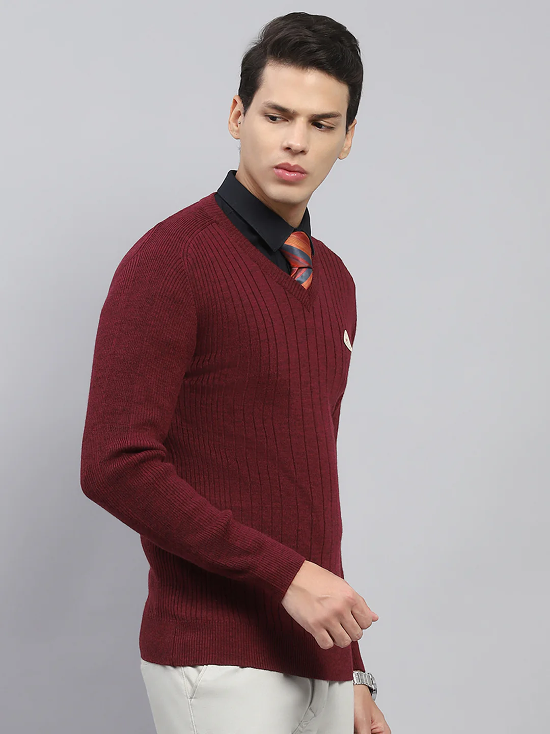 Men Maroon Solid V Neck Full Sleeve Pullover - Image 4