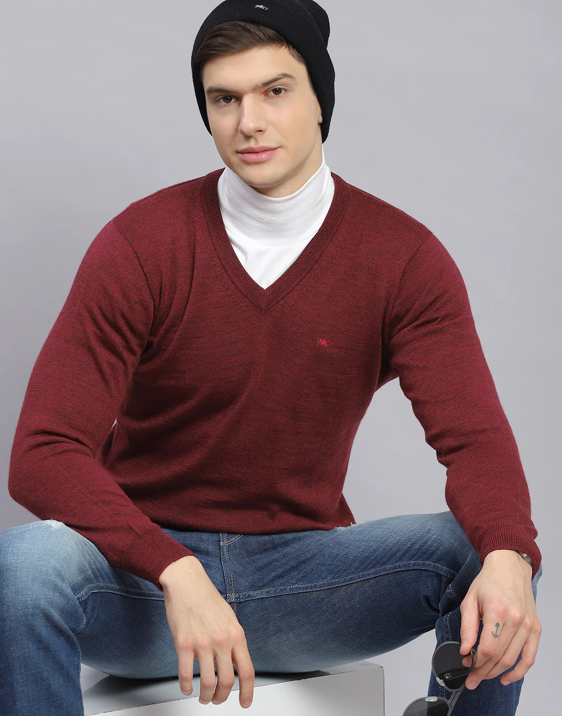 Men Maroon Solid V Neck Full Sleeve Sweater - Image 2