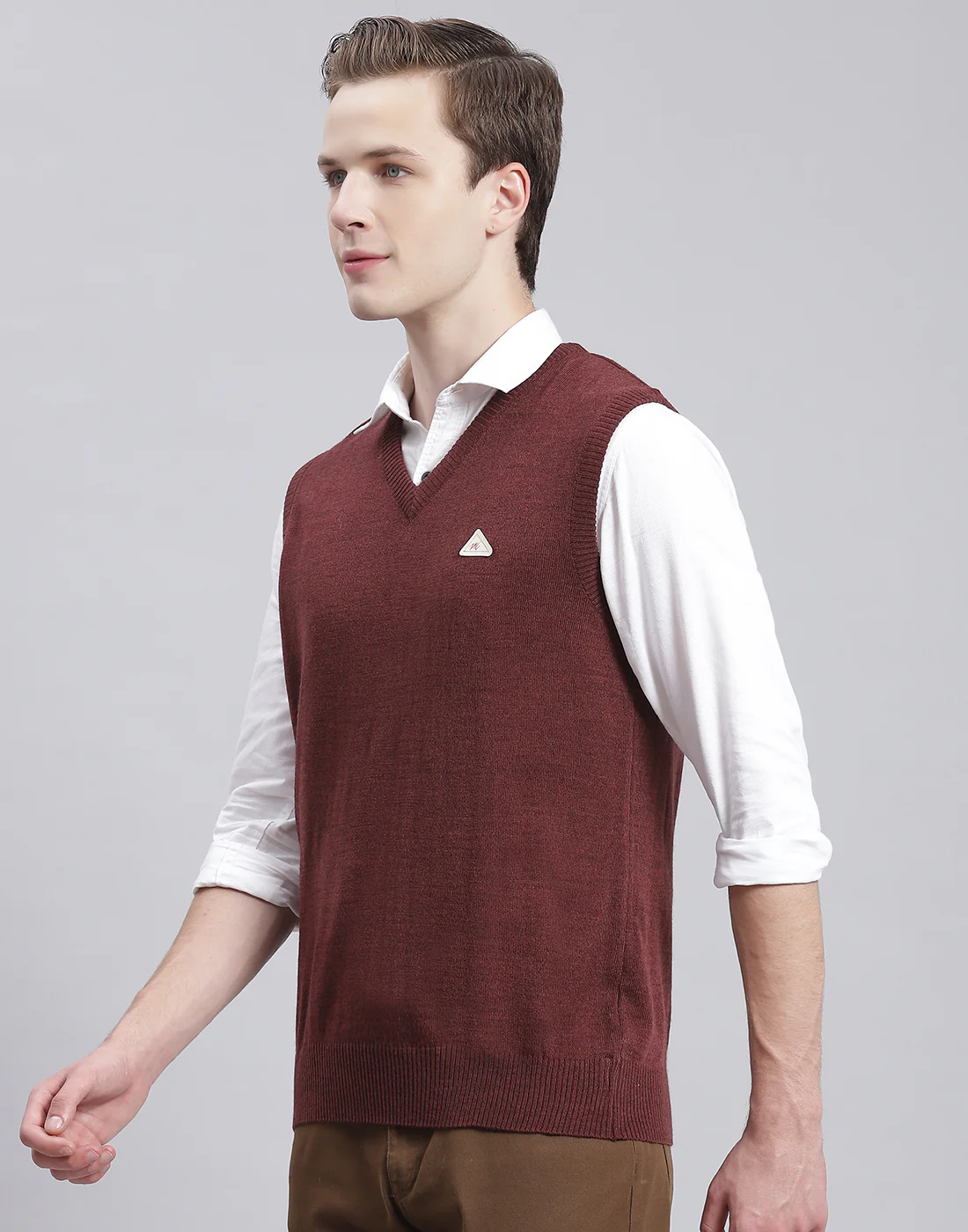 Men Maroon Solid V Neck Sleeveless Sweater - Image 4